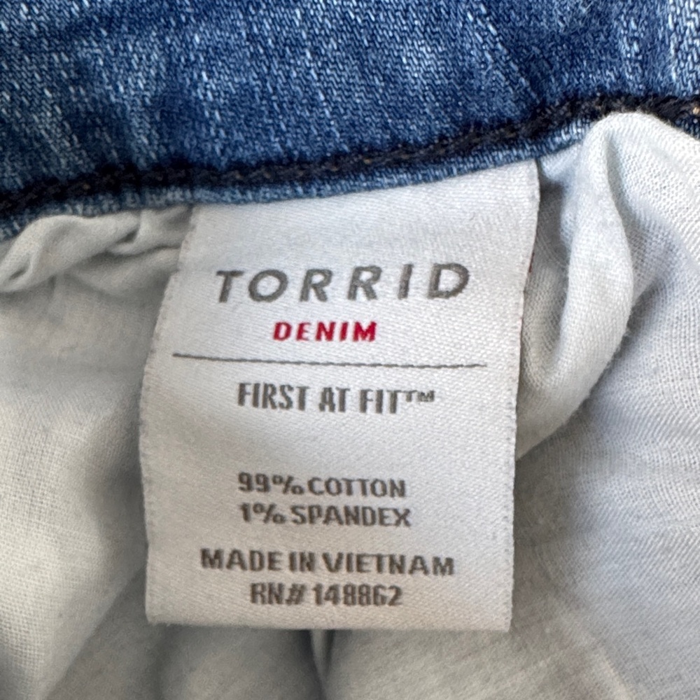 torrid Light Blue Denim Jean Shorts - Picture 6 of 7